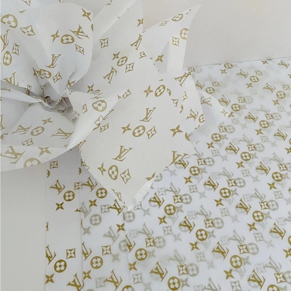 Louis Vuitton Other - LOUISE VUITTON Tissue Paper NBNT